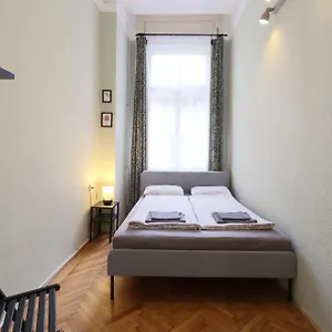 verificați disponibilitatea