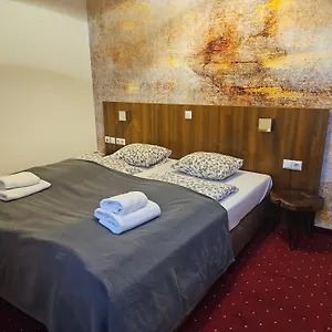verificați disponibilitatea